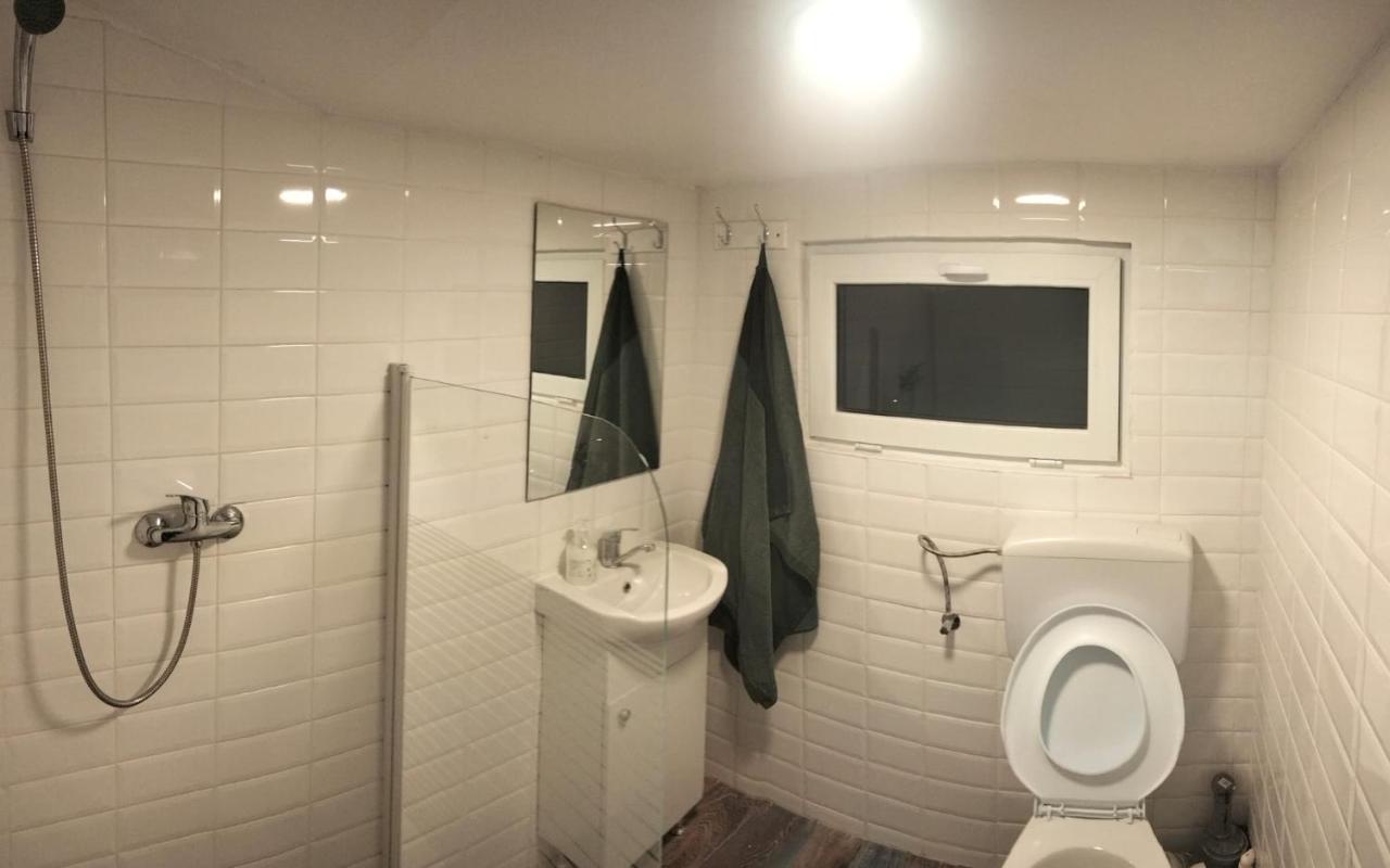 Doi Iepuri Appartement Azuga Buitenkant foto