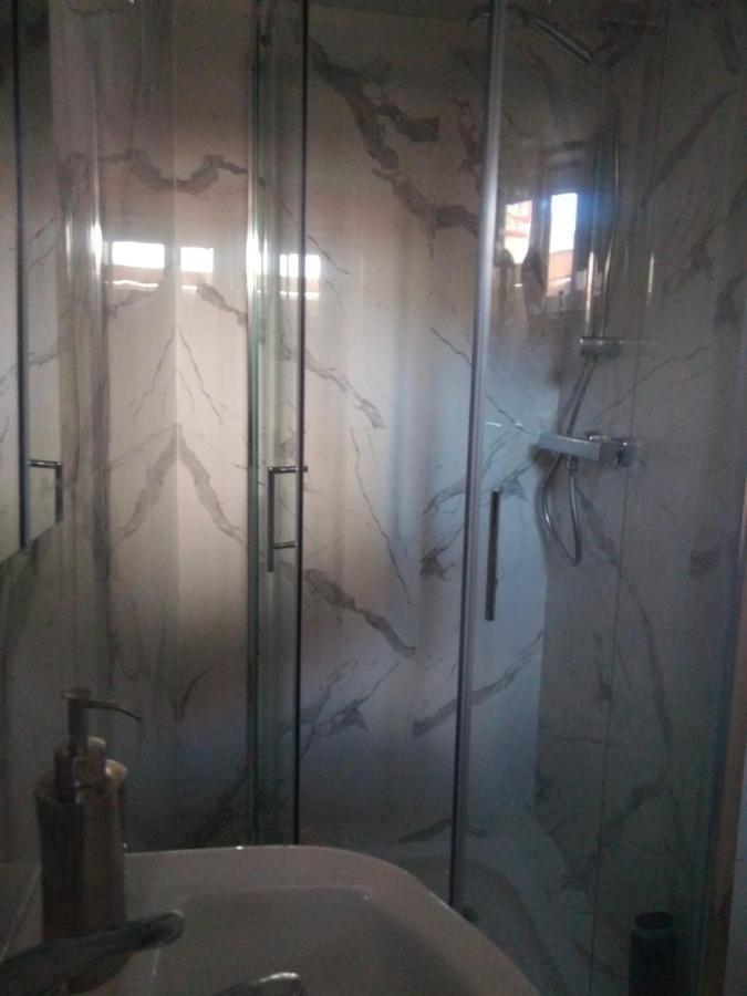 Doi Iepuri Appartement Azuga Buitenkant foto