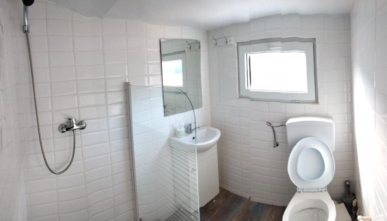 Doi Iepuri Appartement Azuga Buitenkant foto