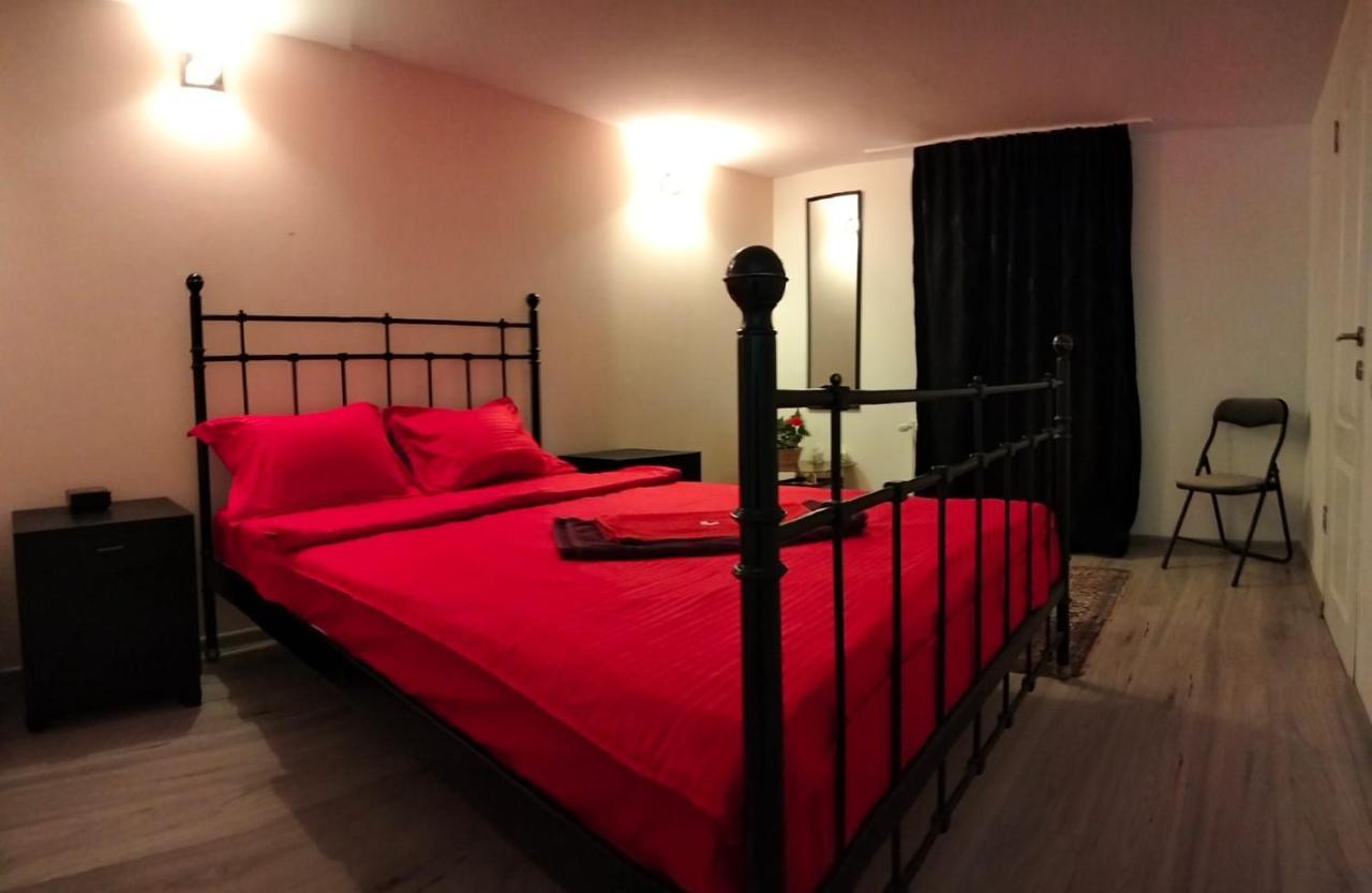 Doi Iepuri Appartement Azuga Buitenkant foto